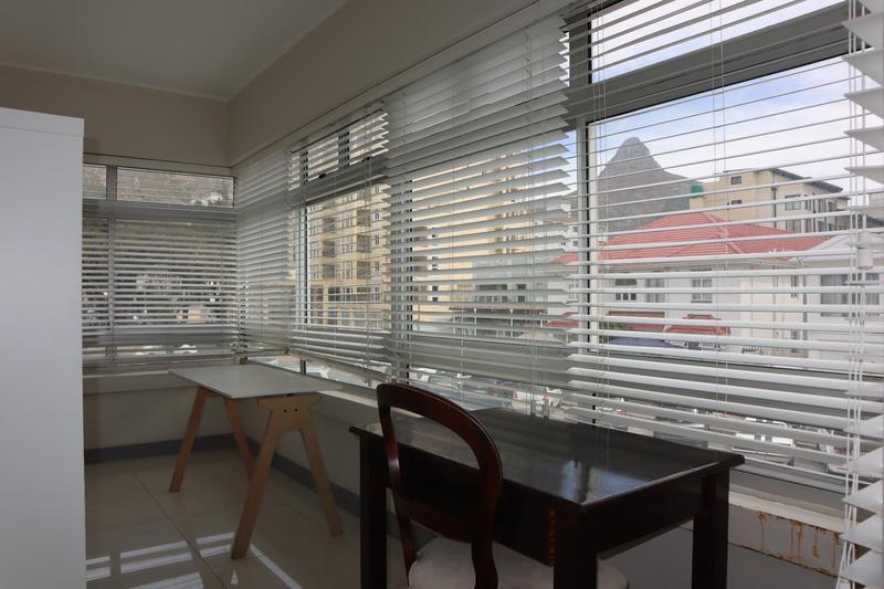 To Let 1 Bedroom Property for Rent in Sea Point Western Cape